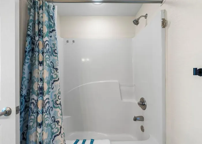 Apartment Crystal Shores West 1007 By Youngs Suncoast *